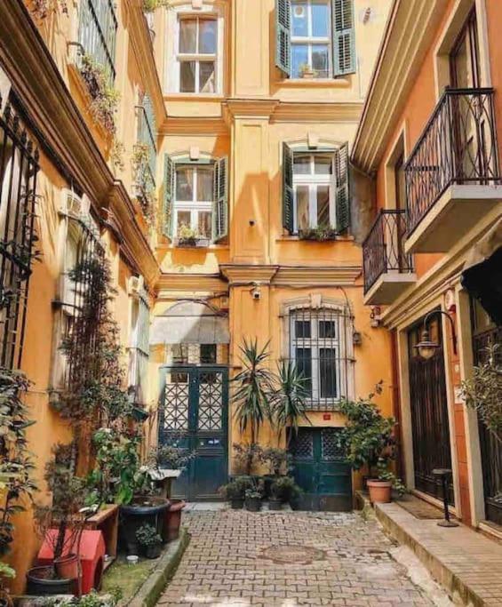 Cozy Flat Near Galata Tower And Metro Station *